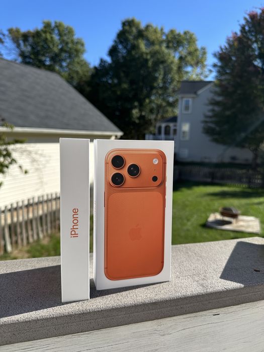 iPhone 17 PRO - 256GB | COSMIC ORANGE