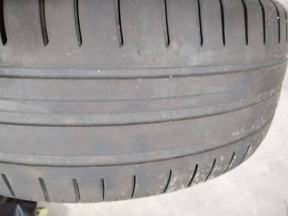 Vand 2 cauciucuri de vara marca Hankook.