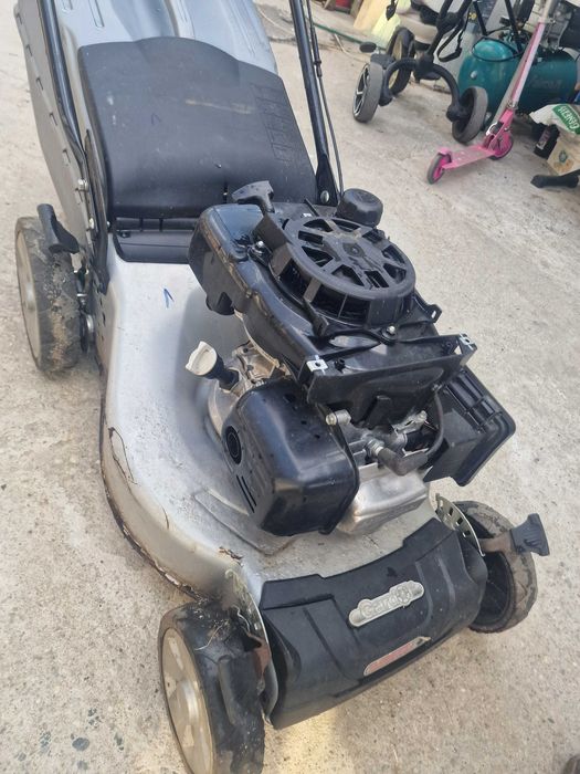 Masina de tuns iarba HONDA pe benzina cu Tractiune si COS 4CP Perfecta