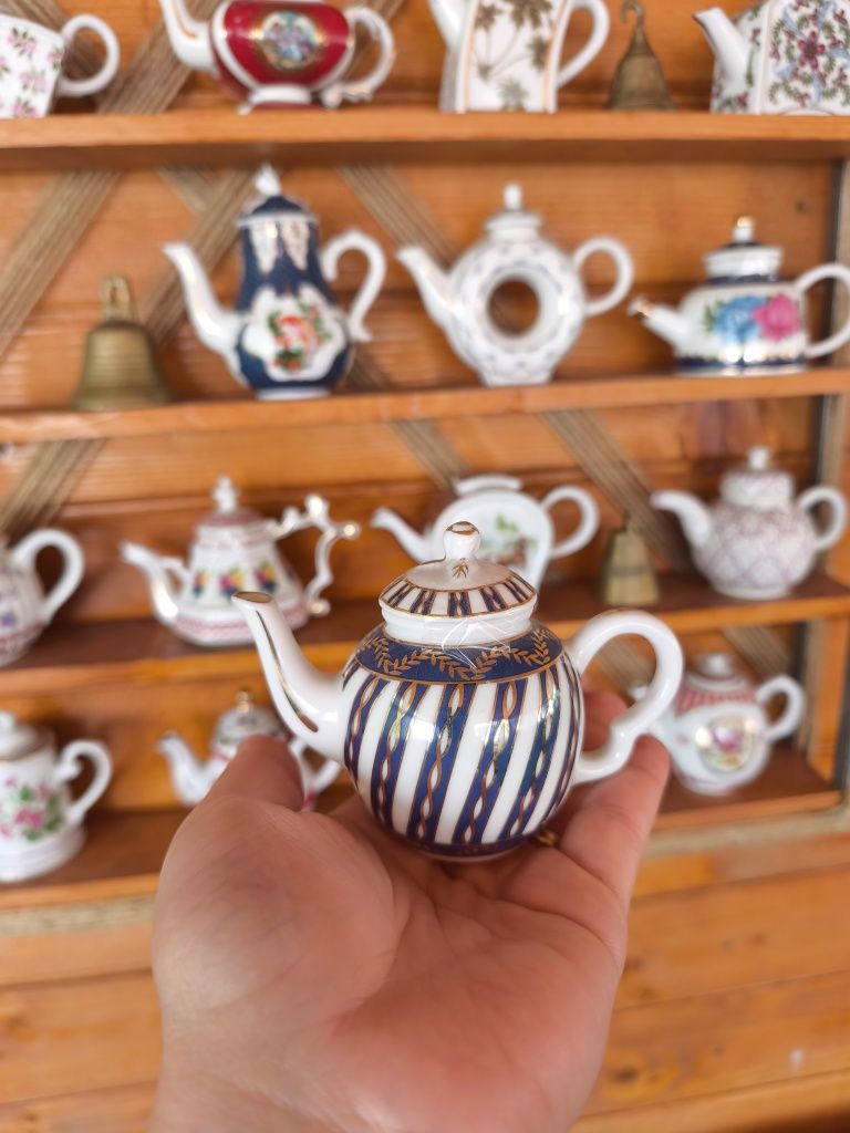 Антикварни мини порцеланови чайнички