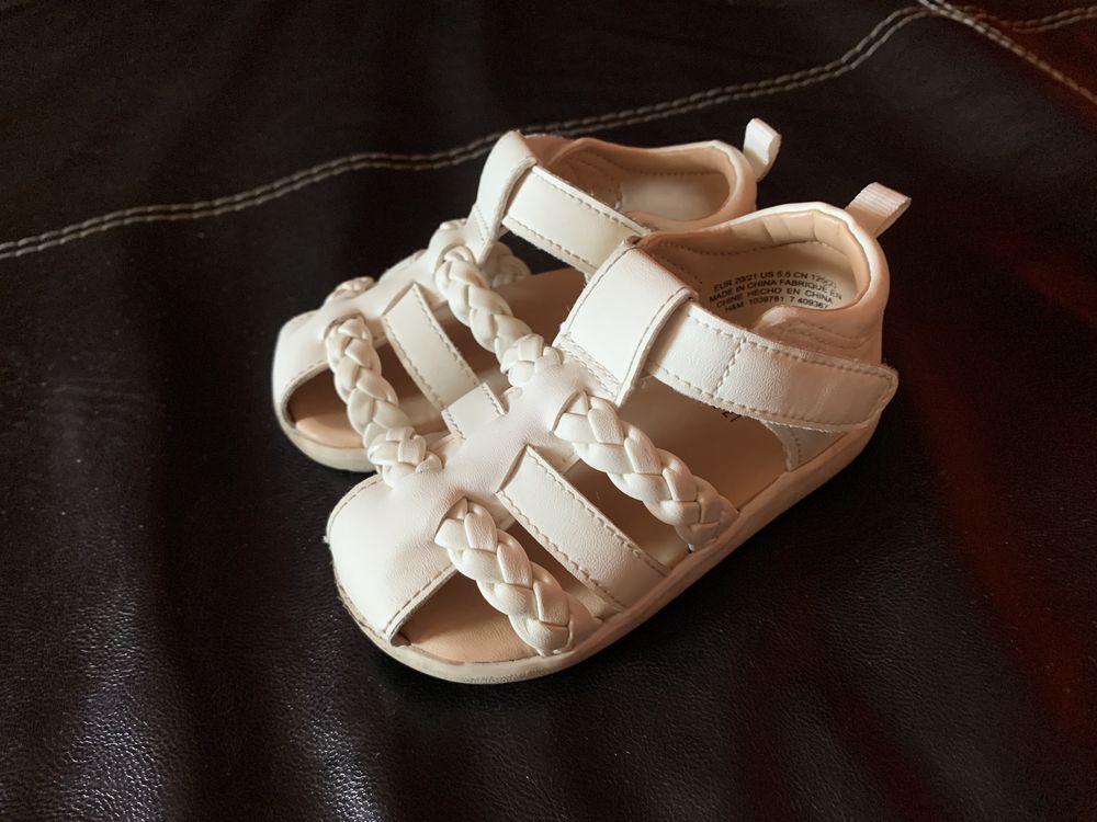 Бебешки сандали H&M