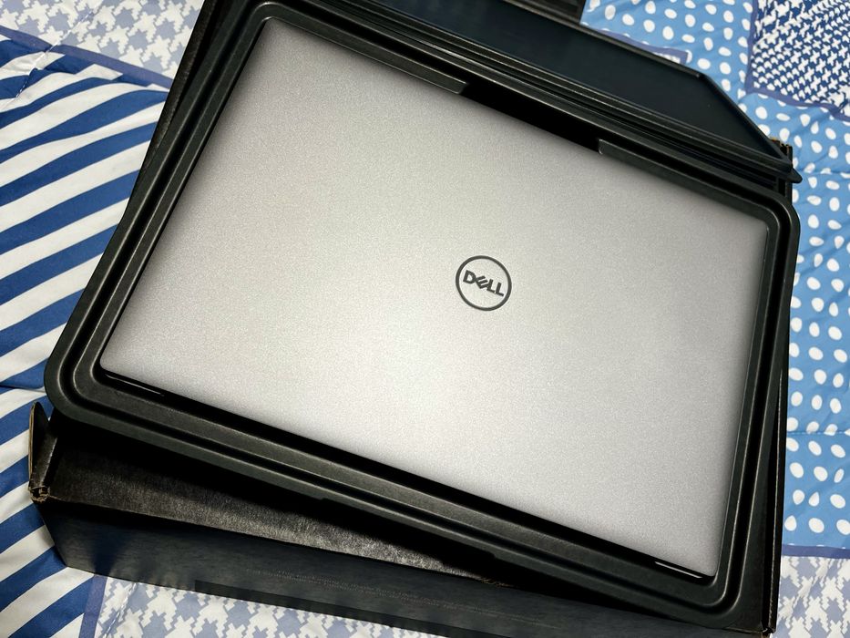 VAND Dell Precision 5490 – Ultra 7 165H / RTX 2000 Ada / SSD 1 TB Nou