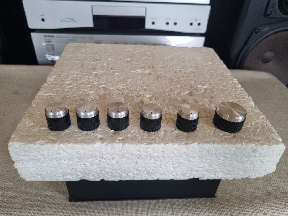 Set Butoane Amp Monarch. Pt ax striatii 6 mm. Impecabile.