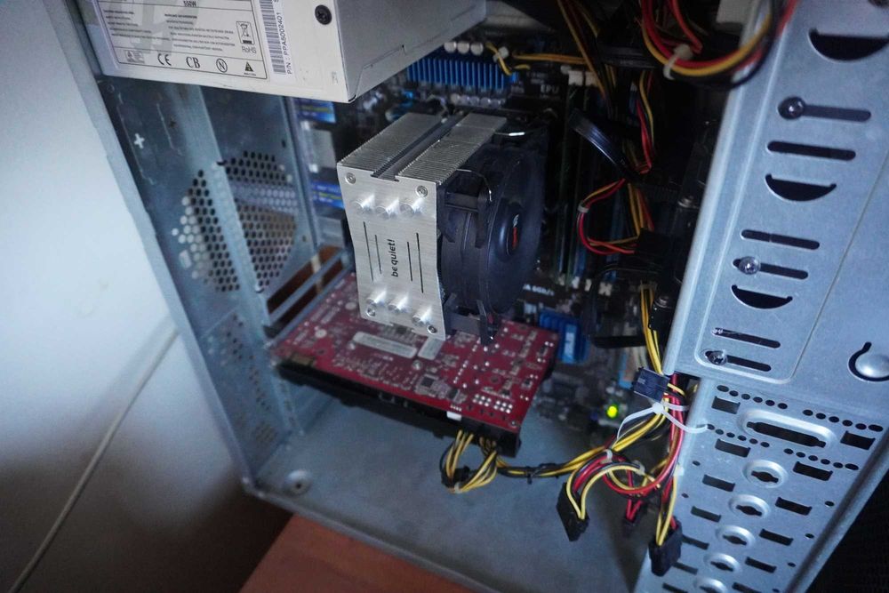 Настолен компютър pc и 1 монитор