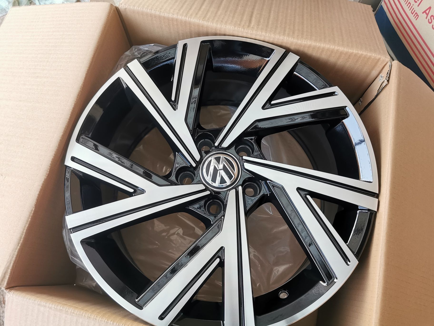 Vand jante de aliaj pentru vw pe 17 model Serval