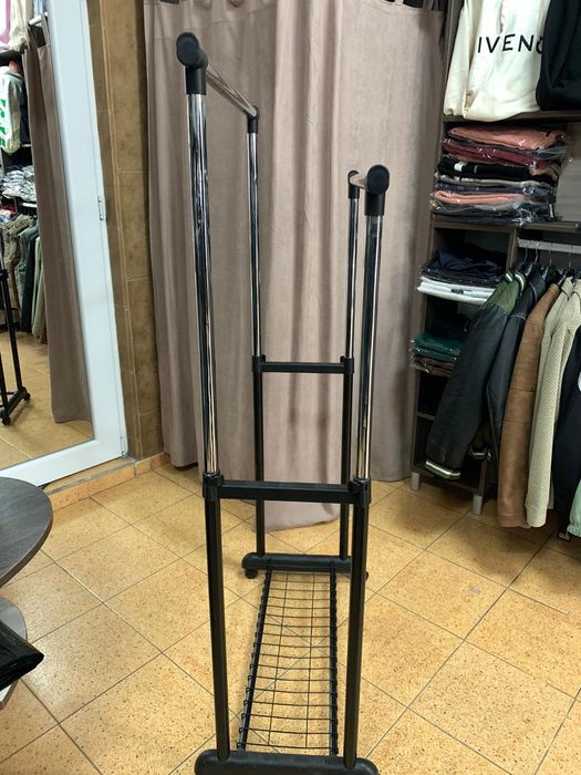 Стойка за дрехи черно