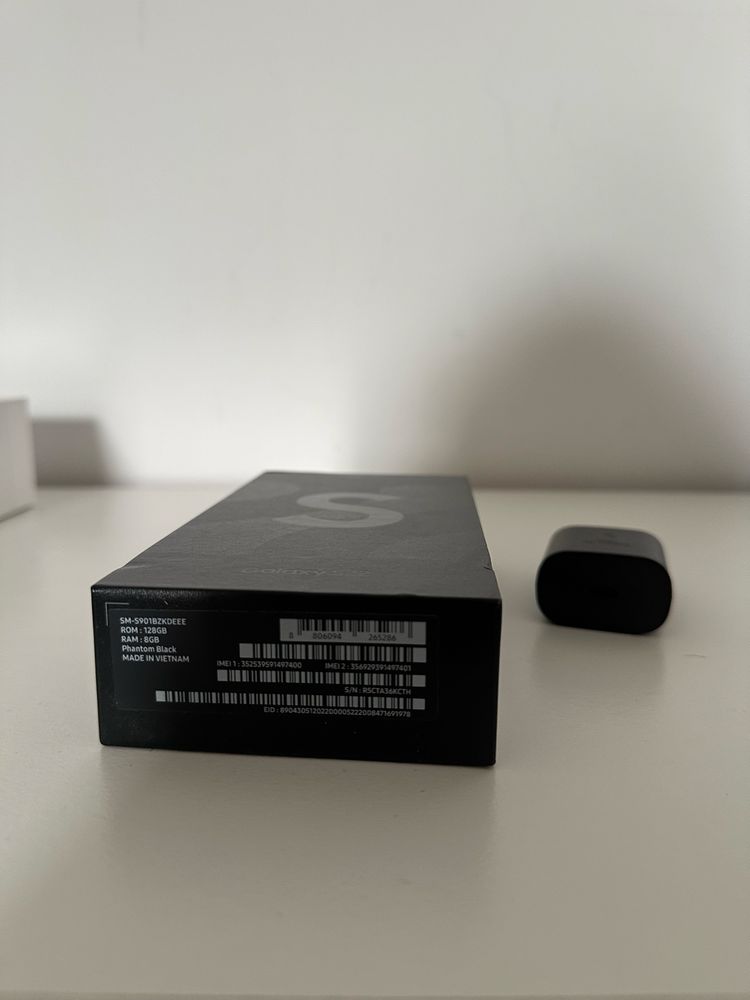 Telefon Samsung Galaxy S22 128GB/8GB NOU + Adaptor original 25W