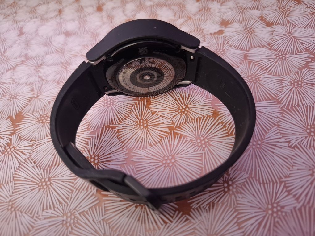 Часовник Samsung Galaxy Watch FE