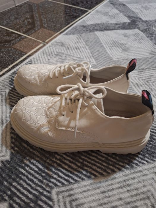 Обувки от Тенденз