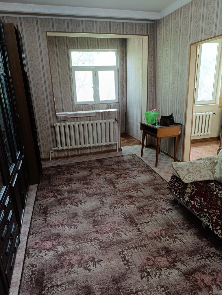 Продам 2х ком. квартиру 4/4 на массиве Феруза, ор-р 205я школа.