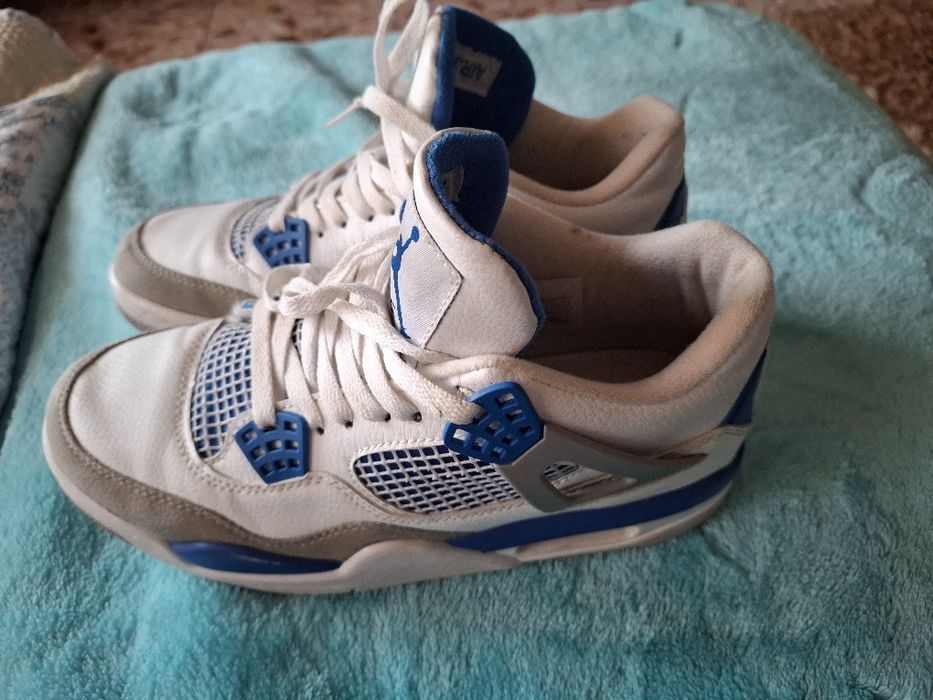 Adidasi jordan 4