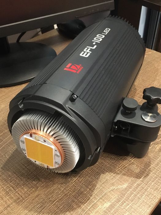 Продаю студийный постоянный свет Jinbei EFL-100 led