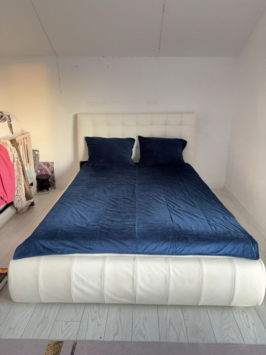 Pat tapițat cu saltea