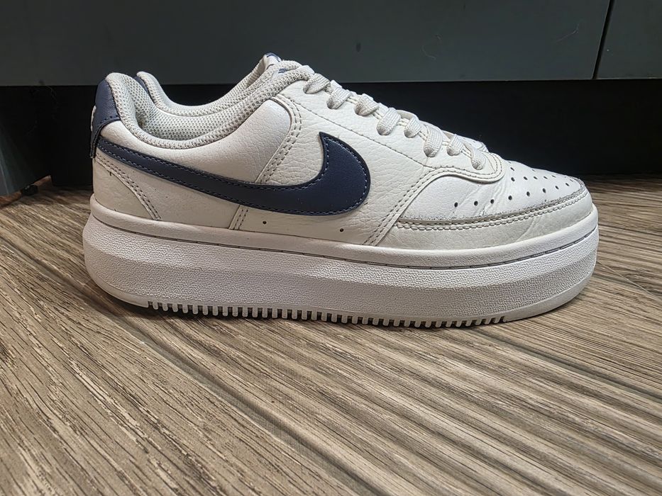 Дамски маратонки NIKE Court Vision Alta