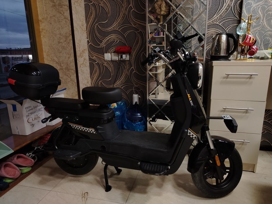 Срочно продаётся скутер в очень хорошем состоянии почти как новый