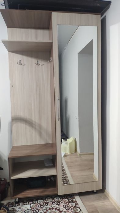 Продается прихожая высокая, вместительная