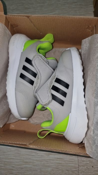 г. Алматы Кроссовки adidas 20-21рр в отличном состоянии