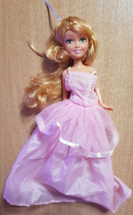 Продам красивую куклу.