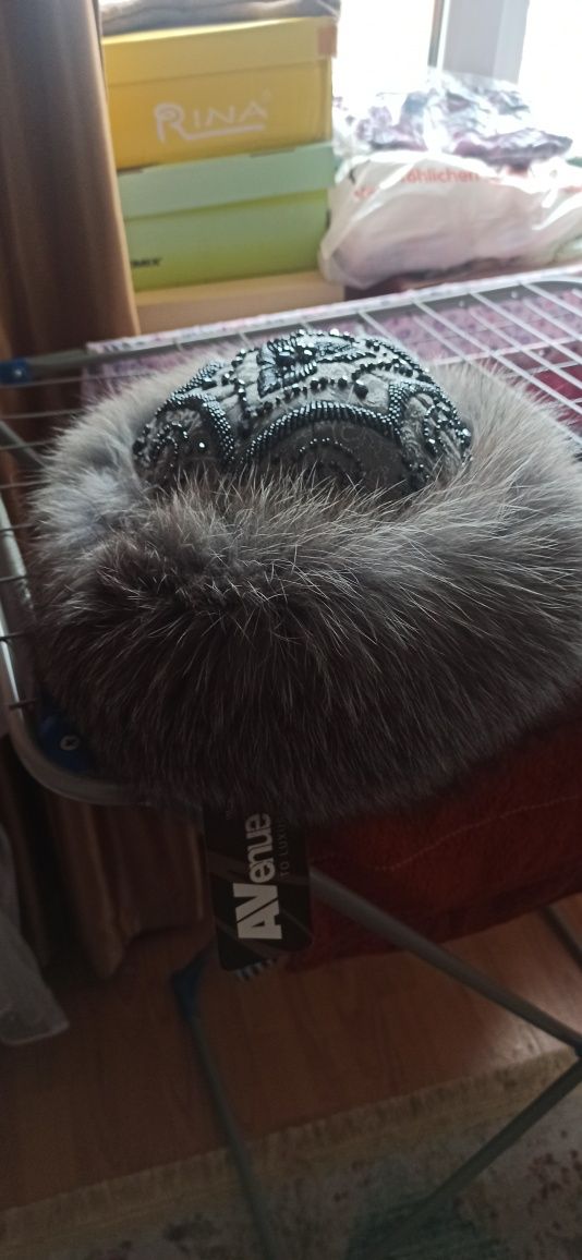 Продам шапку женскую