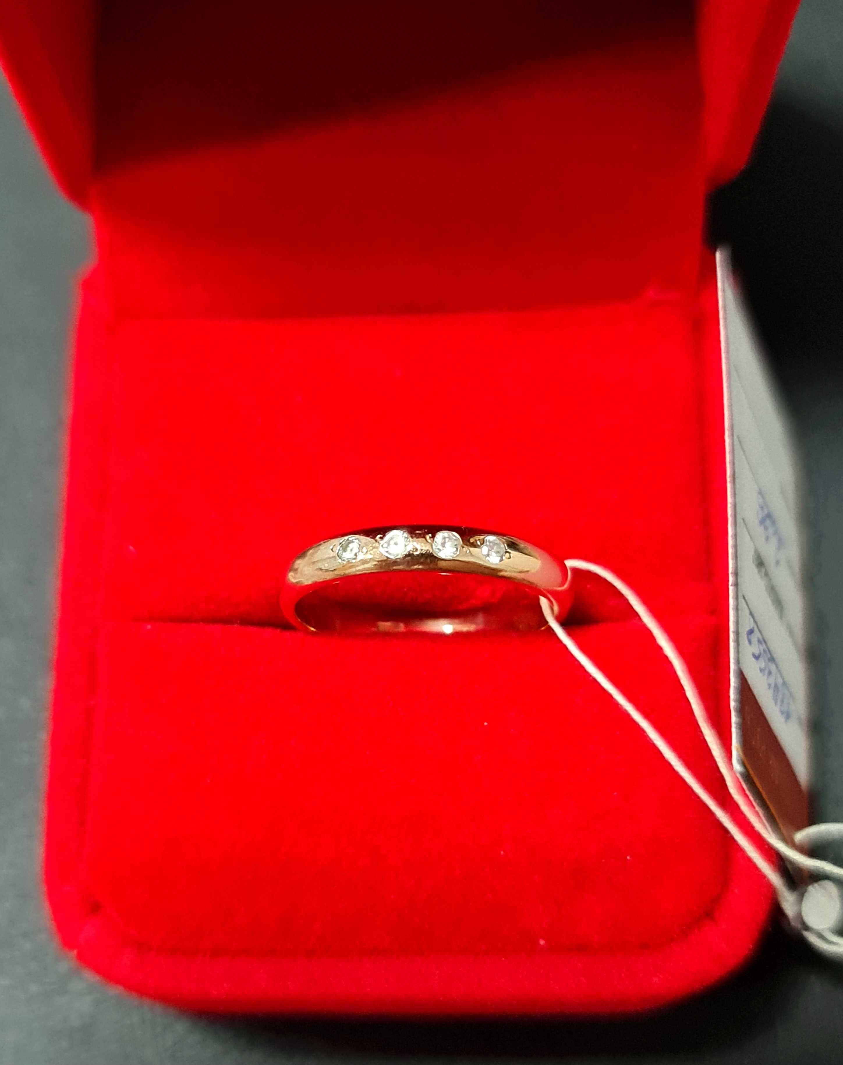 Новое золотое обручальное кольцо 585 пробы