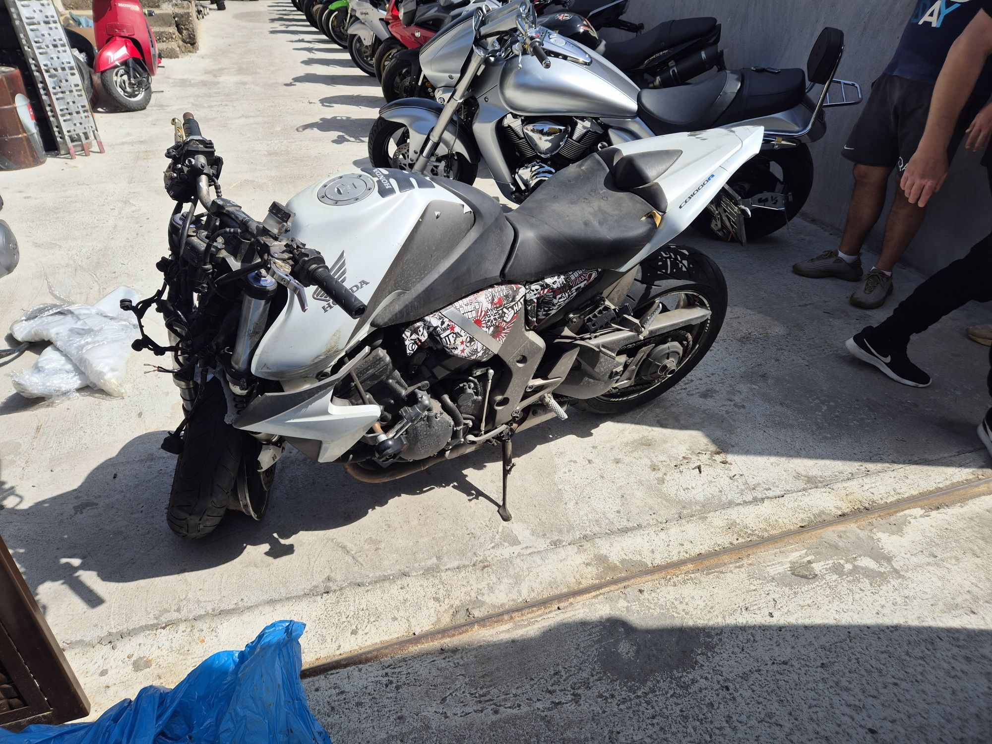 Honda cb1000 r на части