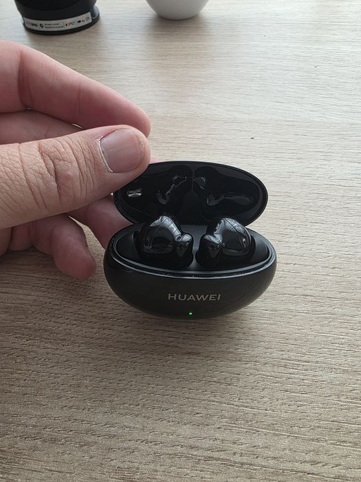 Tableta Huawei MatePad Pro 10.8' cu Sim 4G + pachet accesorii  Huawei