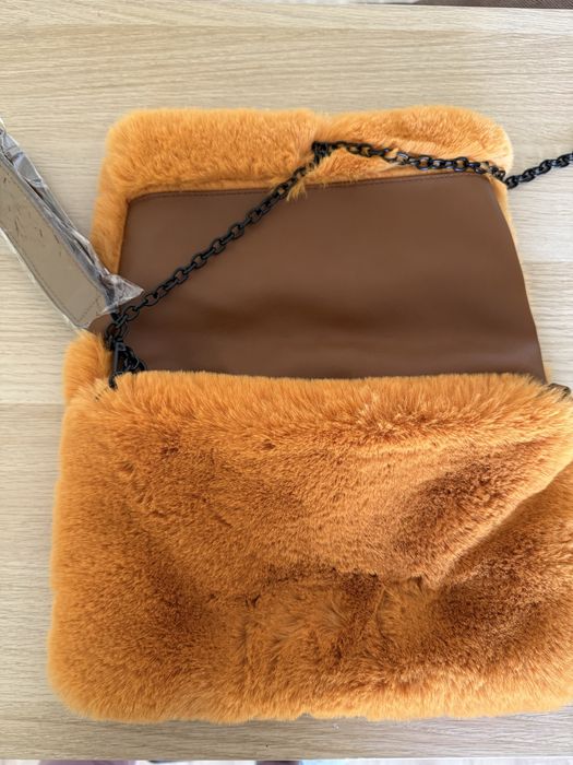 Нова пухкава чанта Stradivarius