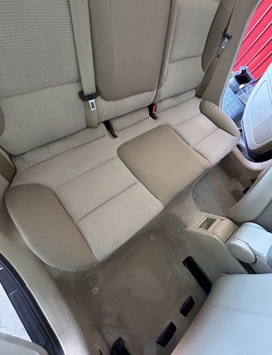 Servicii de curatare - canapele , saltele , scaune , interiore auto