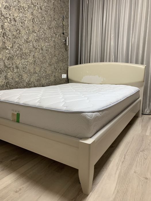 Продам кровать с матрасом