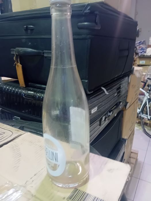 Продам бутылки, стекло прозрачное. В количестве 1400 штук. 20000тг.