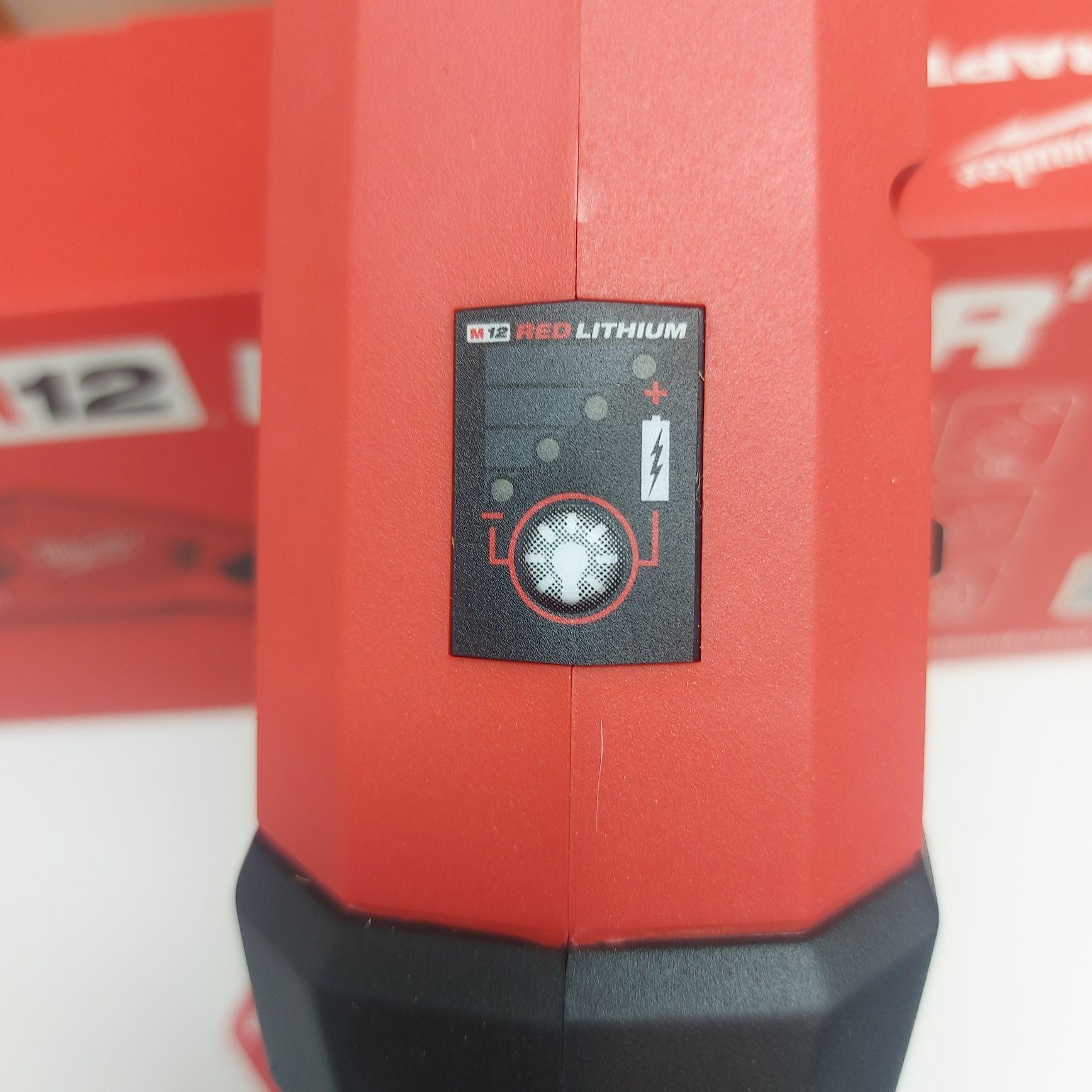 Milwaukee M12PCSS  акумулаторна резачка за тръби от неръждаема стомана