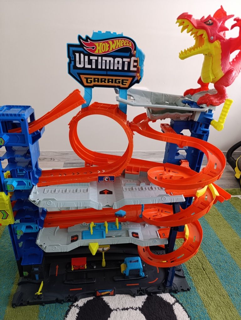 Hotweels Ultimate Garage. Писта
