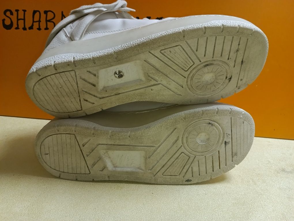 HM кожени сникърси N 39 - 22 лв
