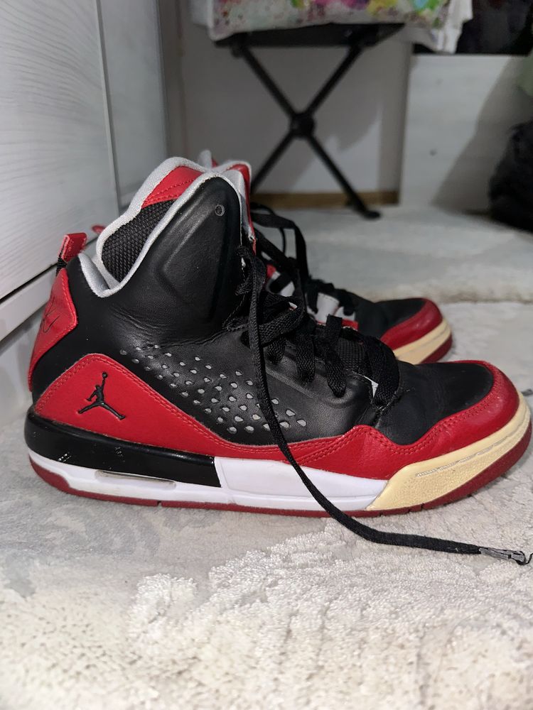 Adidasi Jordan Flight