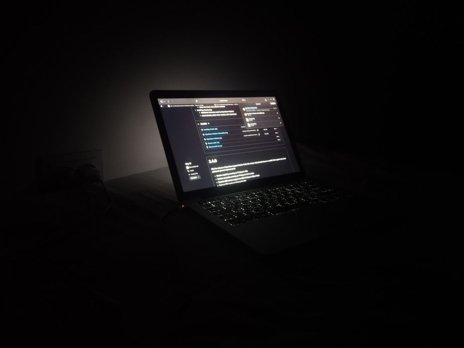 Обменяю Макбук и айфон на хороший ноут