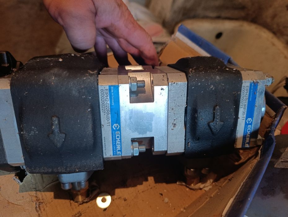 Vând pompa hidraulica tandem(dubla) Eckerle EIPH-022RK 00-11,noua