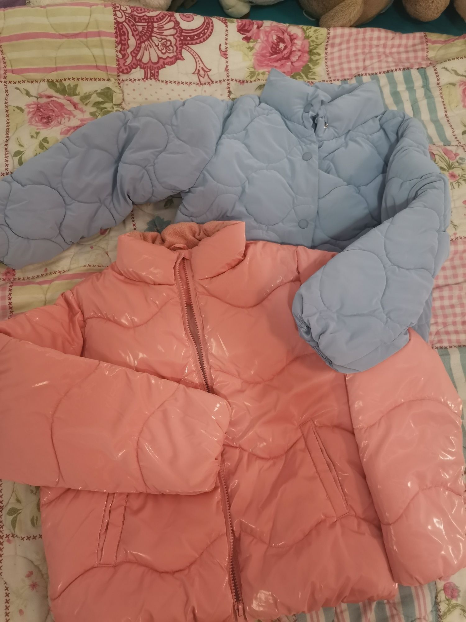 Две якенца за момиче