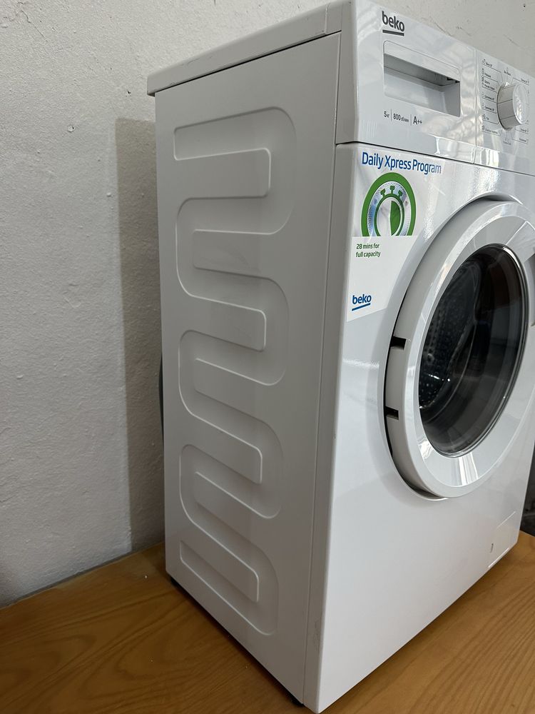 Автомат стиральная машинка BEKO 5 кг цвет белый новая! Гаран есть.