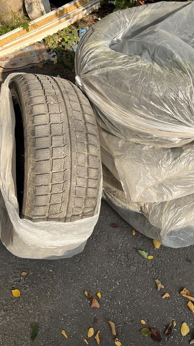 Шины зимние практически новые лепучки