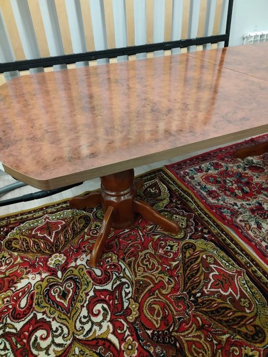 Стол для гостиной