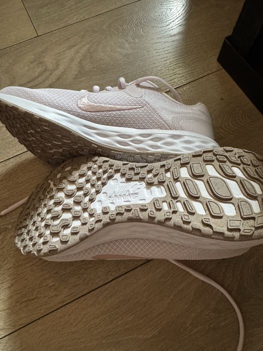 Дамски маратонки Nike