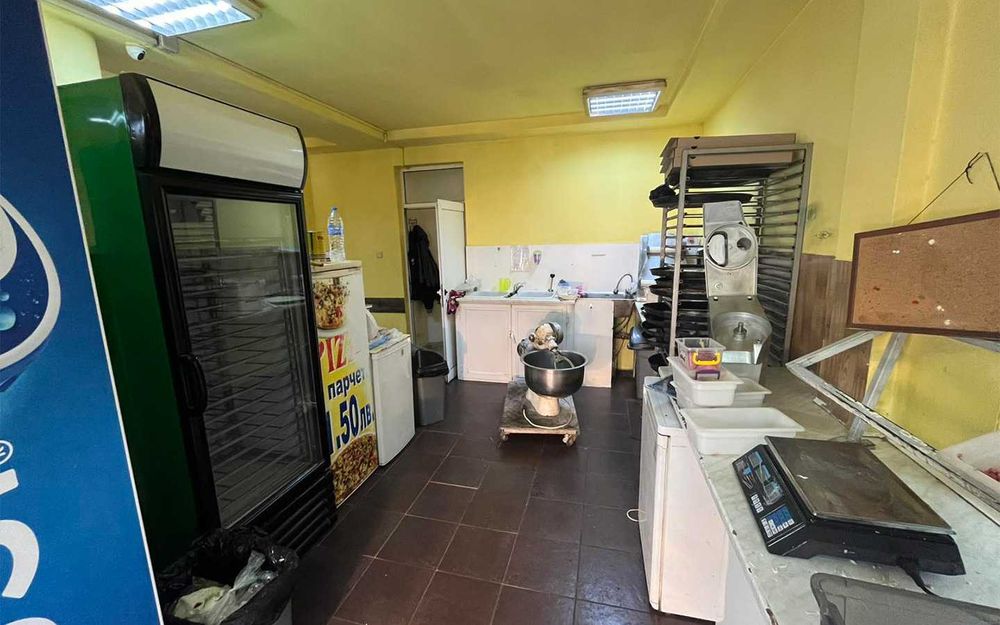 Продава се Магазин в Търговище, Център - 65 кв.м за 2354 €/кв.м - Снимка #1