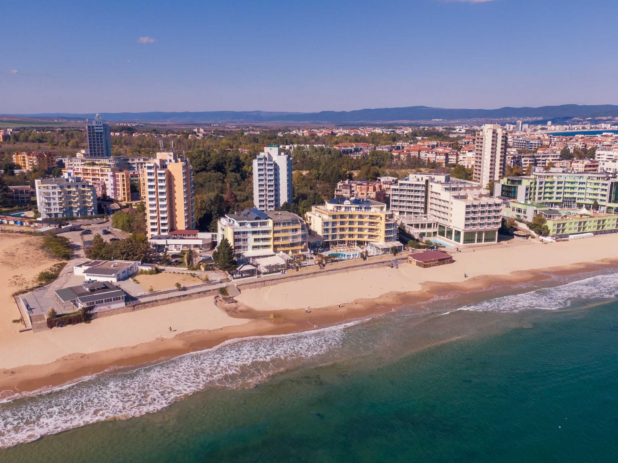 ТОП НАЕМ /  Несебър,Студио с малка кухня и тераса,  Б04.2