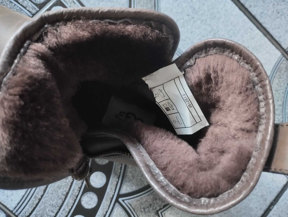 UGG ботуши естествена кожа и вълна. Номер 37
