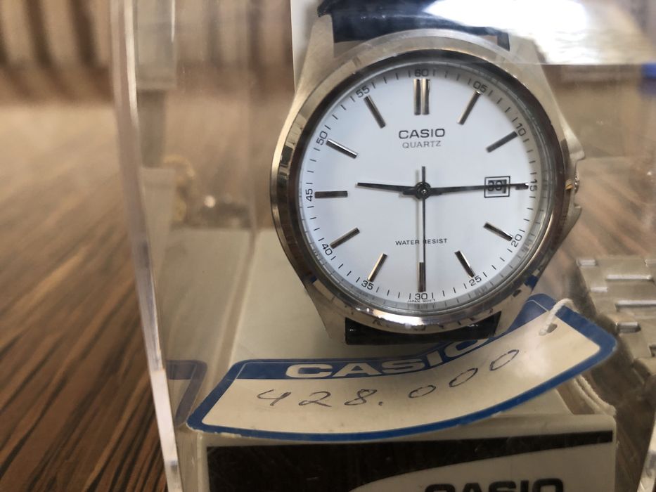 Часы новые цена за обе нарх икаласига 500