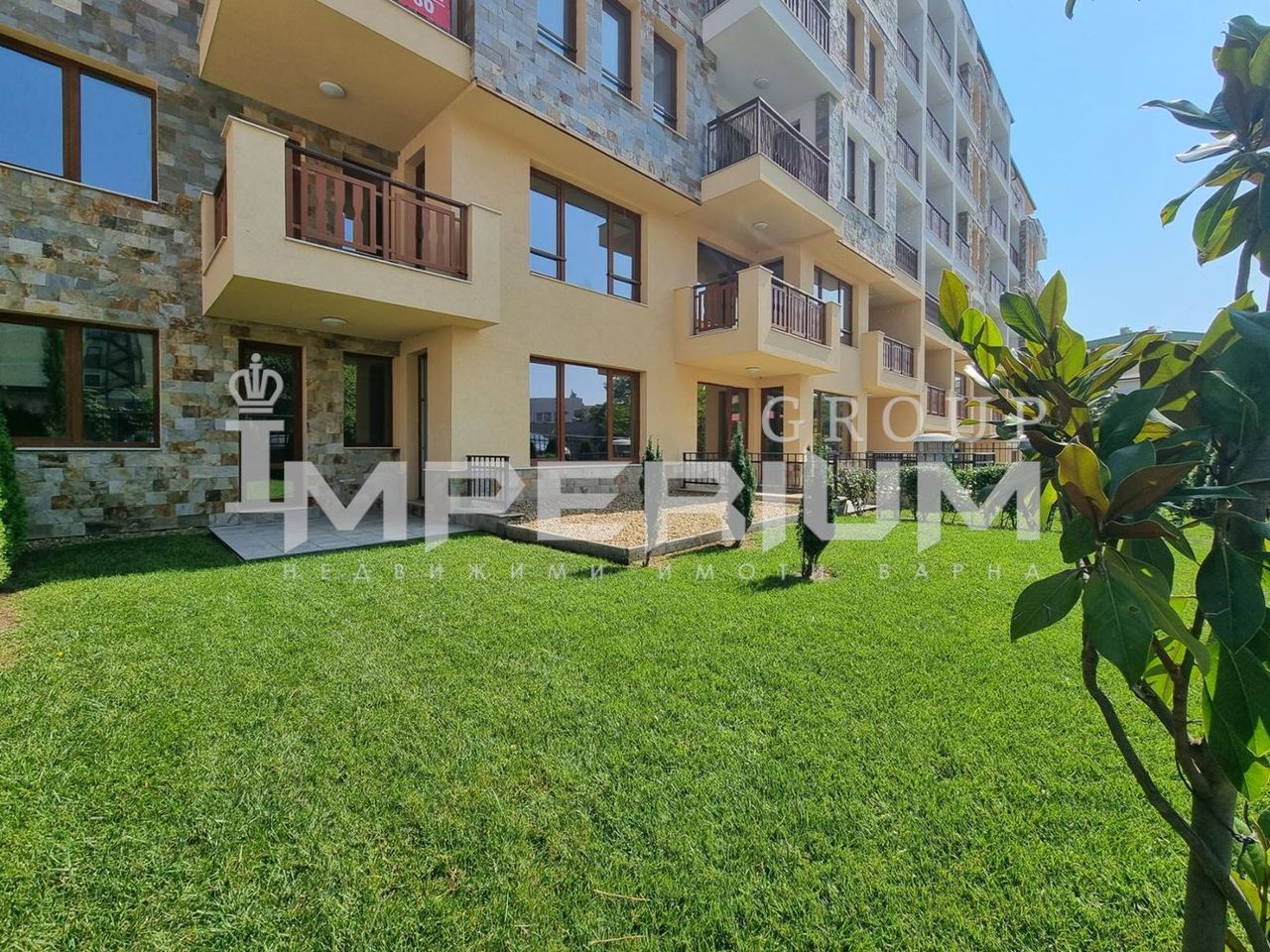 Продава се Двустаен апартамент в к.к. Св.Св. Константин и Елена - 76 кв.м за 2095 €/кв.м - Снимка #2