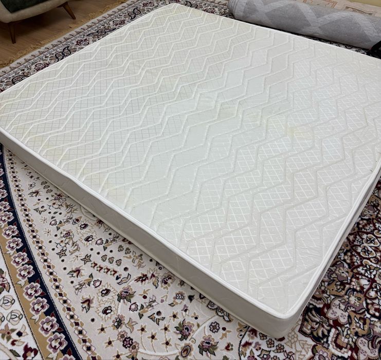 Матрас б/у 180*200 в отличном состоянии!