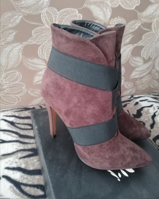 Продам ботинки новые 37 размер