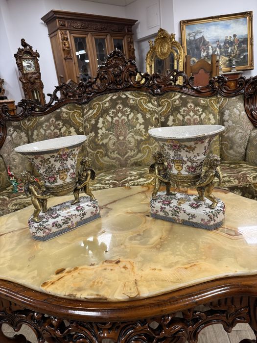 Pereche de vaze decorative din portelan craquelle si bronz