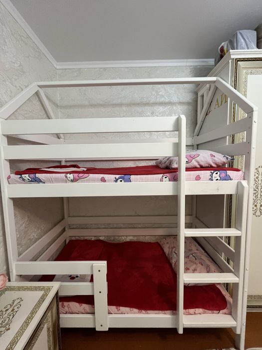 Детская двухъярусная кровать